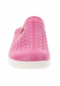 Zoccoli rosa con una superficie liscia simile alla gomma, dotati di fori per la ventilazione e una suola bianca. Accent golden vicino al centro.