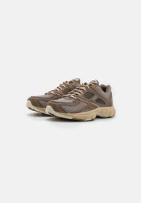 Reebok Classic PREMIER TRINITY  - Sportcipő - grey/light grey/light brown