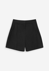 Shorts noirs taille haute, ajustés, avec passants pour ceinture, plis à l'avant et poches latérales sur fond blanc.