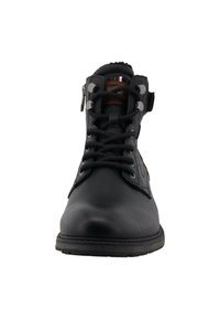 Schwarze Lederstiefel mit runder Zehenpartie, sechs Ösen für die Schnürsenkel, seitlichem Reißverschluss und kontrastierenden braunen Akzenten an Zunge und Kragen.