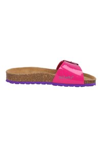 Rosa lackslip-on sandal med en korkfotbädd och lila gummiyttersula. Har ett enda band och logodetalj på sidan.