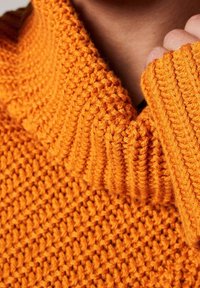 comma casual identity Trui - orange
