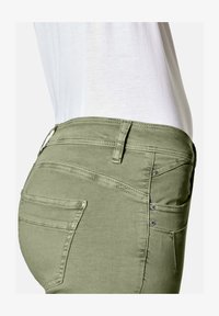 Ausgewählt, oil green wash