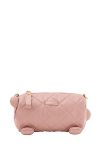 Borsa in finta pelle rosa trapuntata con estremità arrotondate, accessori in oro e un piccolo cartellino del marchio. Texture liscia con un aspetto morbido.