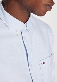 Tommy Jeans OXFORD SHIRT - Camicia - chambray blue