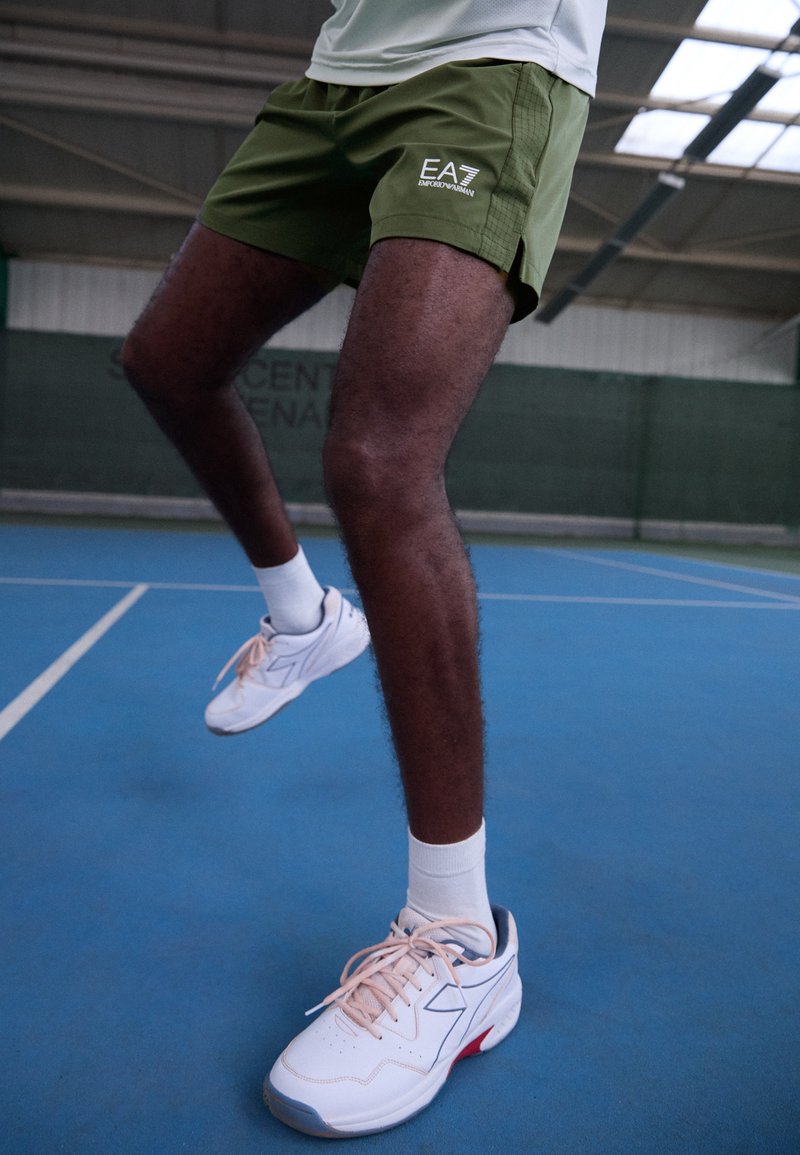 EA7 Emporio Armani Pantalón corto de deporte - beetle