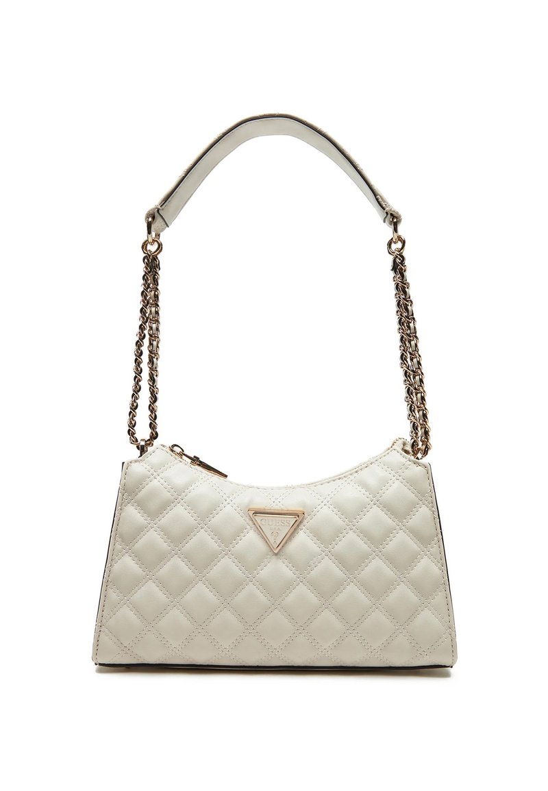 Borsa a mano bianca trapuntata con silhouette curvata, tracolla in catena dorata e placchetta con logo sul fronte. Chiusura con zip nella parte superiore.