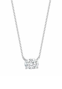 Srebrny naszyjnik łańcuszkowy z owalnym zawieszeniem diamentowym w osadzeniu na cztery szpilki, eksponującym jasne fasetki i wypolerowane wykończenie.