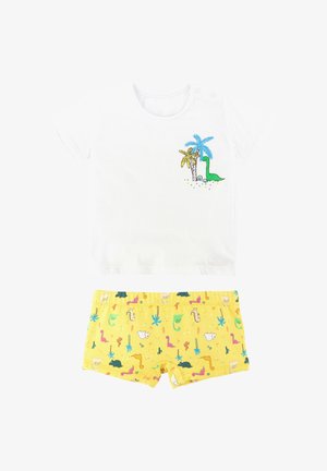 Camiseta blanca de manga corta para niño pequeño con parche de dinosaurio verde y palmeras, combinada con pantalones cortos amarillos con estampados coloridos de dinosaurios y cactus.