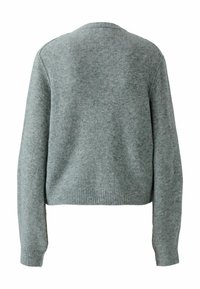 Grijze wollen trui met lange mouwen, ribbelboorden en onderrand, van de achterkant getoond op een witte achtergrond.