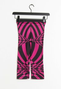 Legging met een geometrisch patroon in roze en zwart. Het materiaal is rekbaar, heeft een aansluitende pasvorm en een brede tailleband.
