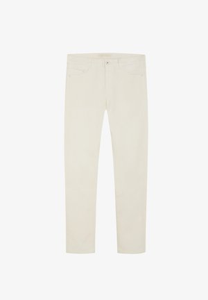 Beige Baumwollhosen mit geradem Schnitt, ausgestattet mit Reißverschluss, vorderen Taschen und aufgesetzten Gesäßtaschen. Glatte Textur mit minimalen Details.