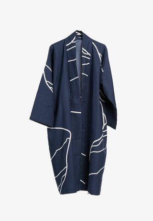 Marineblauw kimono-stijl badjas met wijde mouwen, voorzien van abstracte witte lijnpatronen en een open voorkraag.
