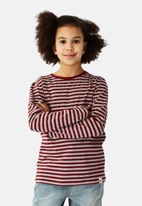Long-sleeve shirt in red and gray stripes, featuring a round neckline and soft cotton material. The design has a relaxed fit and standard cuffs.