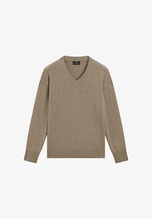 Pull à col en V de couleur marron clair, fabriqué à partir d'un matériau doux. Présente des poignets et un ourlet côtelés, avec une coupe décontractée et des manches longues.