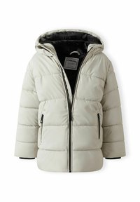 Ljus beige vadderad jacka med huva, som har en främre dragkedja, två dragkedjefickor och en svart innerfoder. Slät textur och kviltad design.
