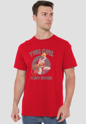 Cotton Soul, DC PLAYS ROUGH - Print T-shirt - red