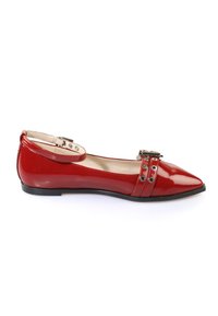 Buffalo Bailarinas con hebilla - red