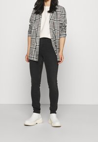 ONLY Petite Stickad tröja - grey