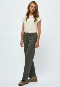 Desires DEFLORENCE FIVEPOCKET - Široké džíny - beluga green