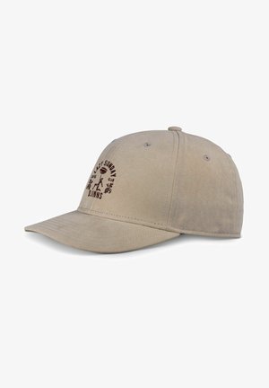 Beige Kappe mit einem gebogenen Schirm, samtiger Textur und einem braunen Logo, das "Lazy Sunday Club" mit dekorativen Elementen zeigt. Fünf Belüftungslöcher.