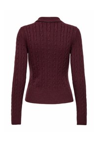 Burgundijas adīta džempera ar pītām detaļām, garām piedurknēm un apkakles izgriezumu. Pieguļoša forma ar ribotu apakšmalu un piedurkņu galiem.