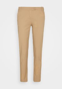 Pantalon beige slim fit pour homme avec passants de ceinture, poches avant et fermeture éclair sur un fond clair uni.
