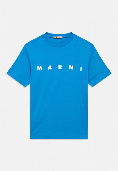 Blaues kurzärmeliges Baumwoll-T-Shirt mit weißen Großbuchstaben, die "MARNI" über der Brust schreiben.