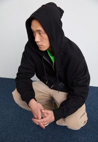 Thumbnail Image 5