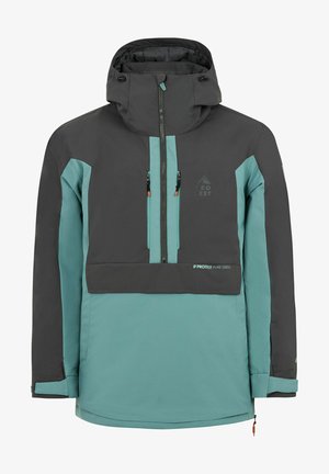 Chaqueta impermeable con una sección superior gris y una sección inferior verde azulado. Incluye bolsillos con cremallera, capucha ajustable y detalles de logo.