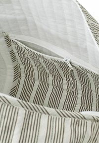 GAI+LISVA DUFFEL - Hétvégi táska - lead mulch stripe poplin