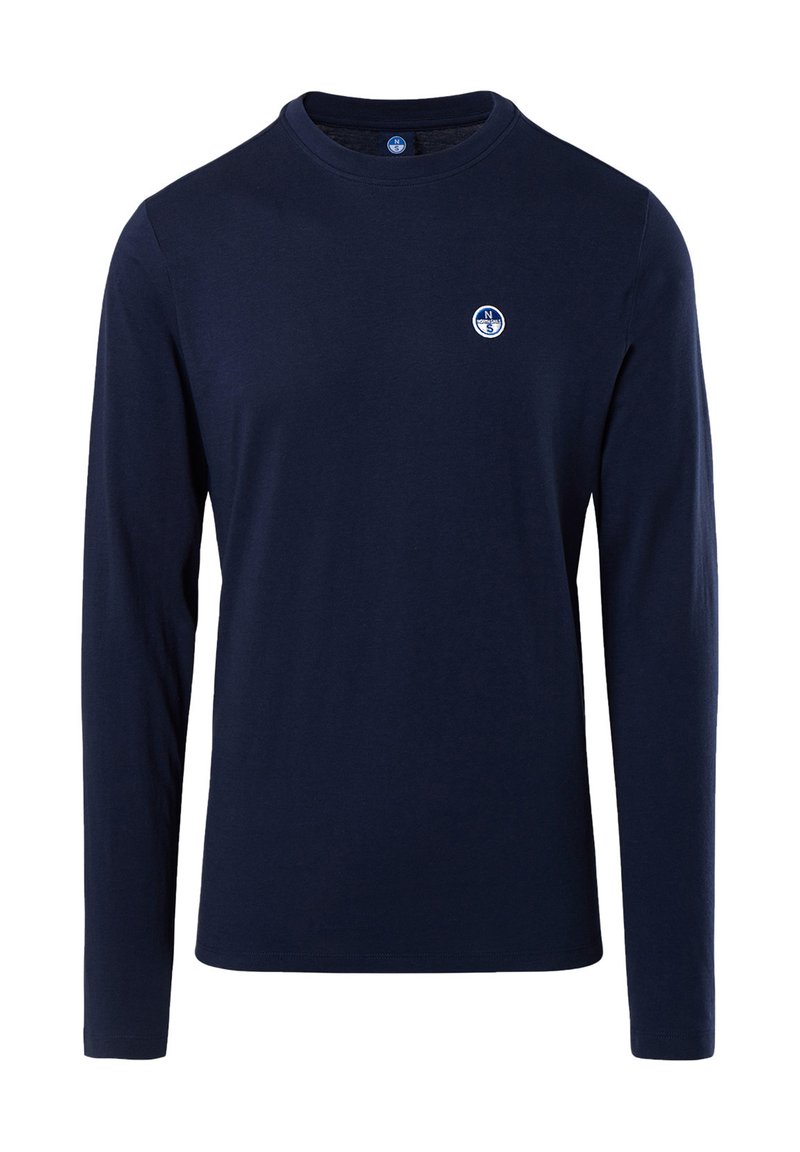 Marinblå långärmad t-shirt, rund halsringning, bomullsarteknik, har en liten vit logotyp på bröstet, slät textur, figursydd design.