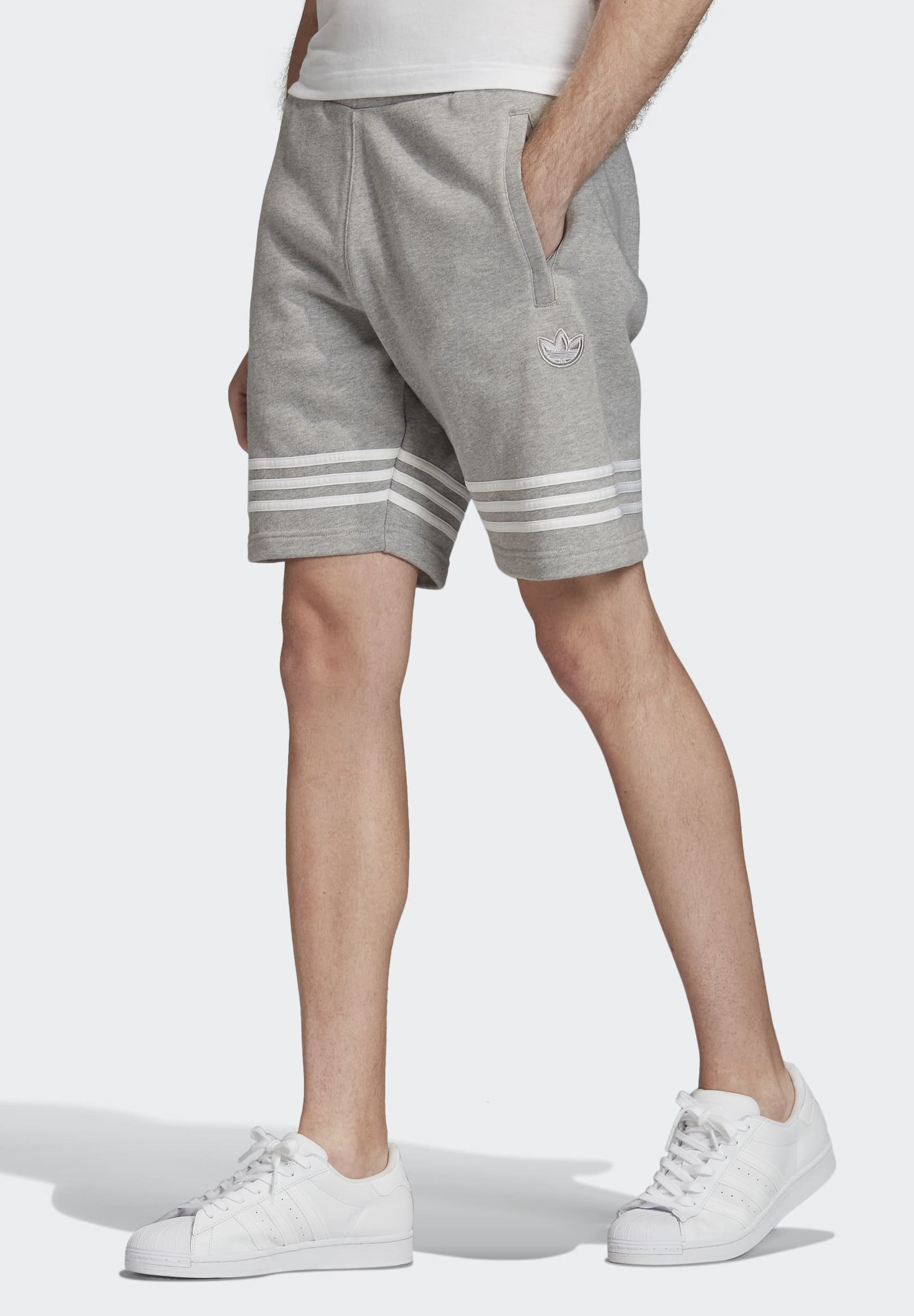 adidas Originals OUTLINE SHORTS - Shorts - grey/Grijs - Zalando.be