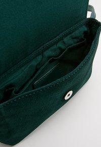 KIOMI Marsupio - dark green
