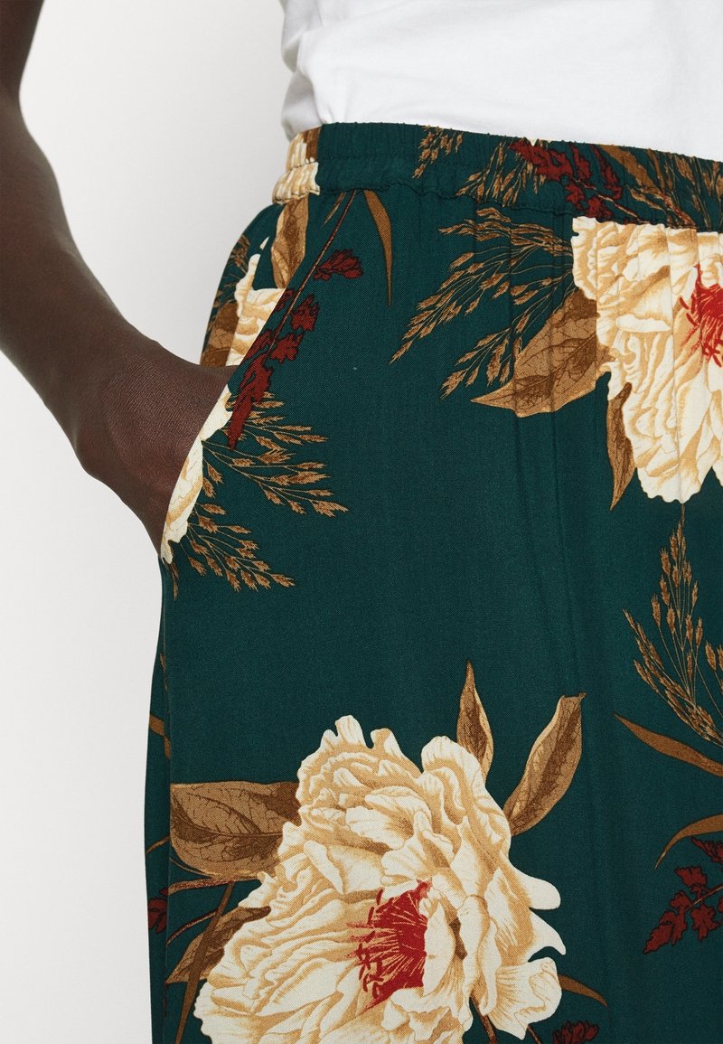 Vero Moda Tall Falda larga green/verde (Segunda mano)