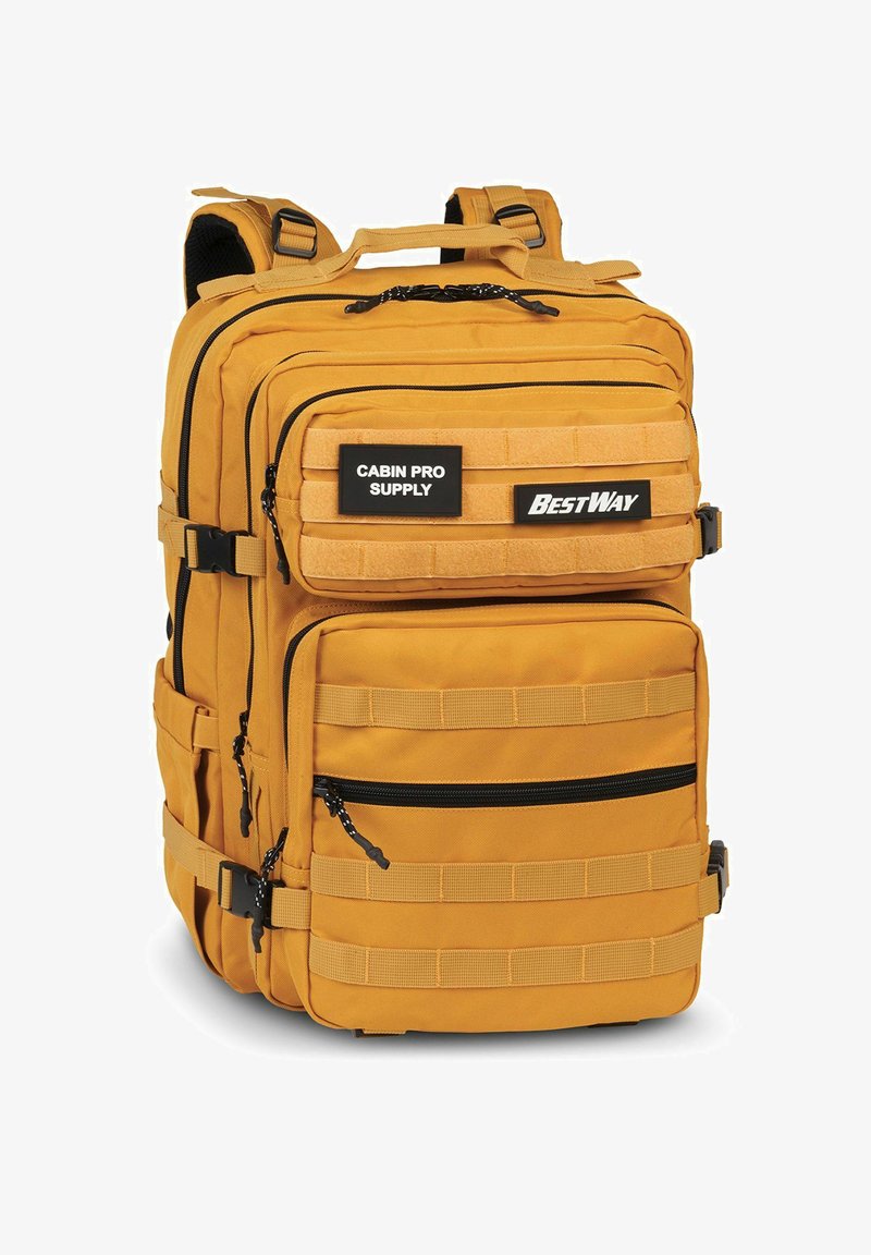 Sac à dos jaune doté de plusieurs compartiments zippés, de bretelles ajustables, d'accents en sangle et d'emblèmes de Cabin Pro Supply et BestWay.