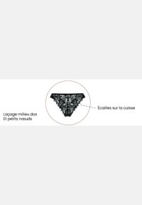 Culotte en dentelle noire avec des bords festonnés, un design à dos noué et de petits nœuds sur les côtés. Motif floral complexe sur l'ensemble.