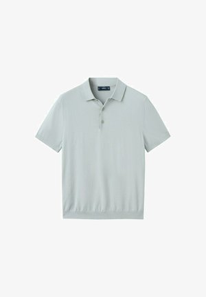 Polo gris clair à manches courtes avec deux boutons et un col, étalé à plat sur un fond blanc.