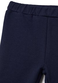 Leggings in cotone blu navy con cintura elastica, caratterizzati da una texture liscia e uniforme e da un design semplice, senza pattern o dettagli in metallo.