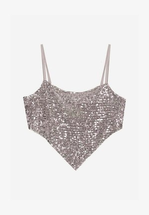 Top corto de lentejuelas plateadas con tirantes ajustables, que presenta un diseño estructurado en forma de diamante y una textura suave.