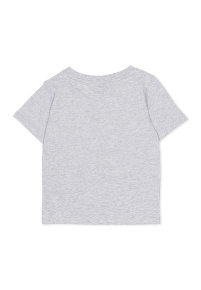 Szary t-shirt z krótkim rękawem wykonany z miękkiego, lekkiego materiału, z okrągłym dekoltem i prostym, nieskomplikowanym wzorem.