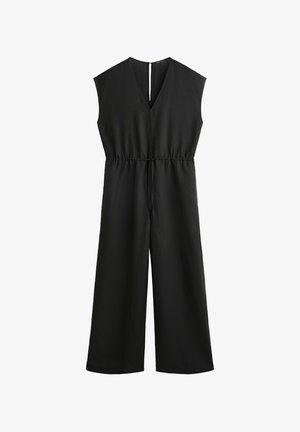 Combinaison noire avec un décolleté en V, sans manches, taille élastique et coupe évasée. Fabriquée en tissu léger, avec une fermeture éclair au dos.