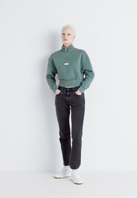 Levi's® LSEGRAPHIC SARA 1/4 ZIP - Sudadera - dark forest