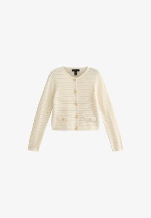 Cardigan lavorato a maglia in avorio con un motivo testurizzato, scollatura rotonda e cinque bottoni. Presenta due tasche frontali con dettagli a flap.