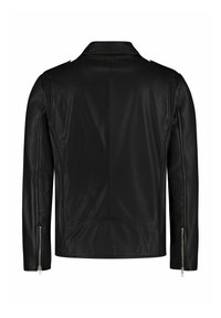 Giubbotto di pelle nera con design strutturato, dotato di colletto a punta e dettagli argentati con zip sulle maniche. Texture liscia.