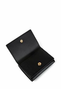 Portafoglio in pelle nera con chiusura a scatto, caratterizzato da una texture liscia e un design semplice e rettangolare. L'interno presenta un scomparto.