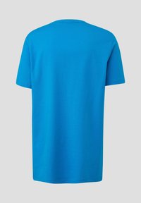 Helderblauwe t-shirt met korte mouwen, gemaakt van gladde katoenstof. Heeft een ronde hals en een rechte snit, zonder patronen of versieringen.