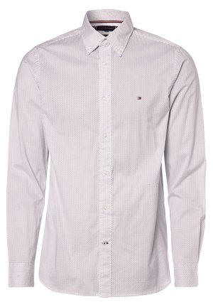 Weißes langärmliges Hemd mit Knöpfen, kleinen schwarzen Punkten, Button-Down-Kragen und einem kleinen Tommy Hilfiger-Logo auf der linken Brust.