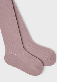 Ribbet rosa sokker laget av mykt materiale, med rund tå og forsterket hæl for ekstra holdbarhet.