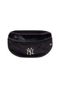 Bolsa de tela negra con el logo plateado de los New York Yankees, diseño redondeado, cierre de cremallera, textura suave y sin adornos adicionales.